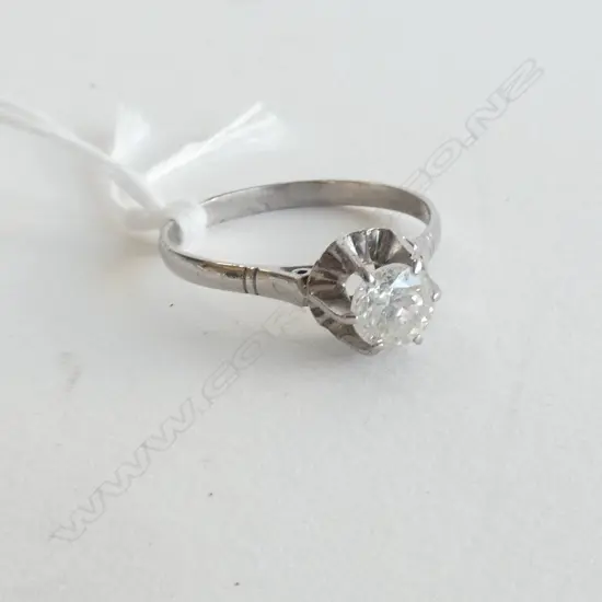 18CT WHITE GOLD AND DIAMOND SOLITAIRE RING (VAL)