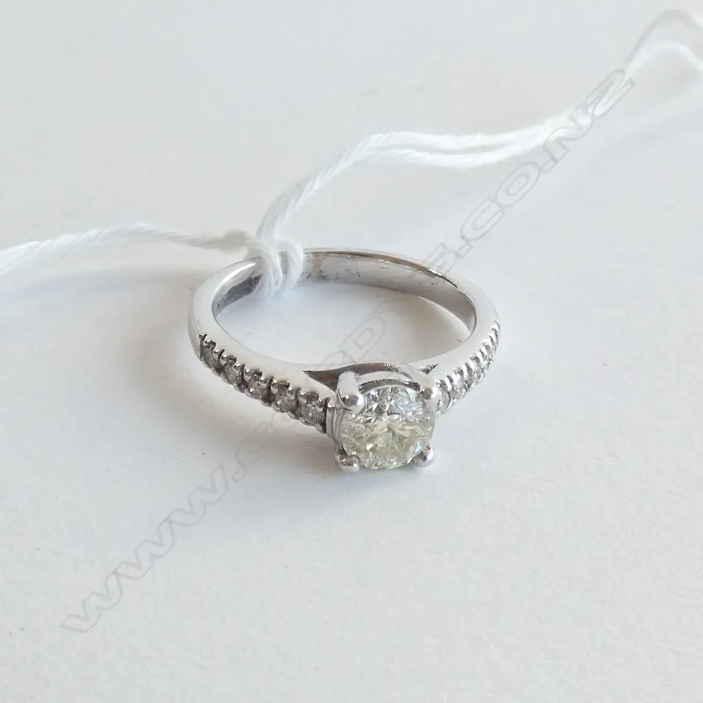 14CT WHITE GOLD AND DIAMOND SOLITAIRE RING (VAL) Image 1++