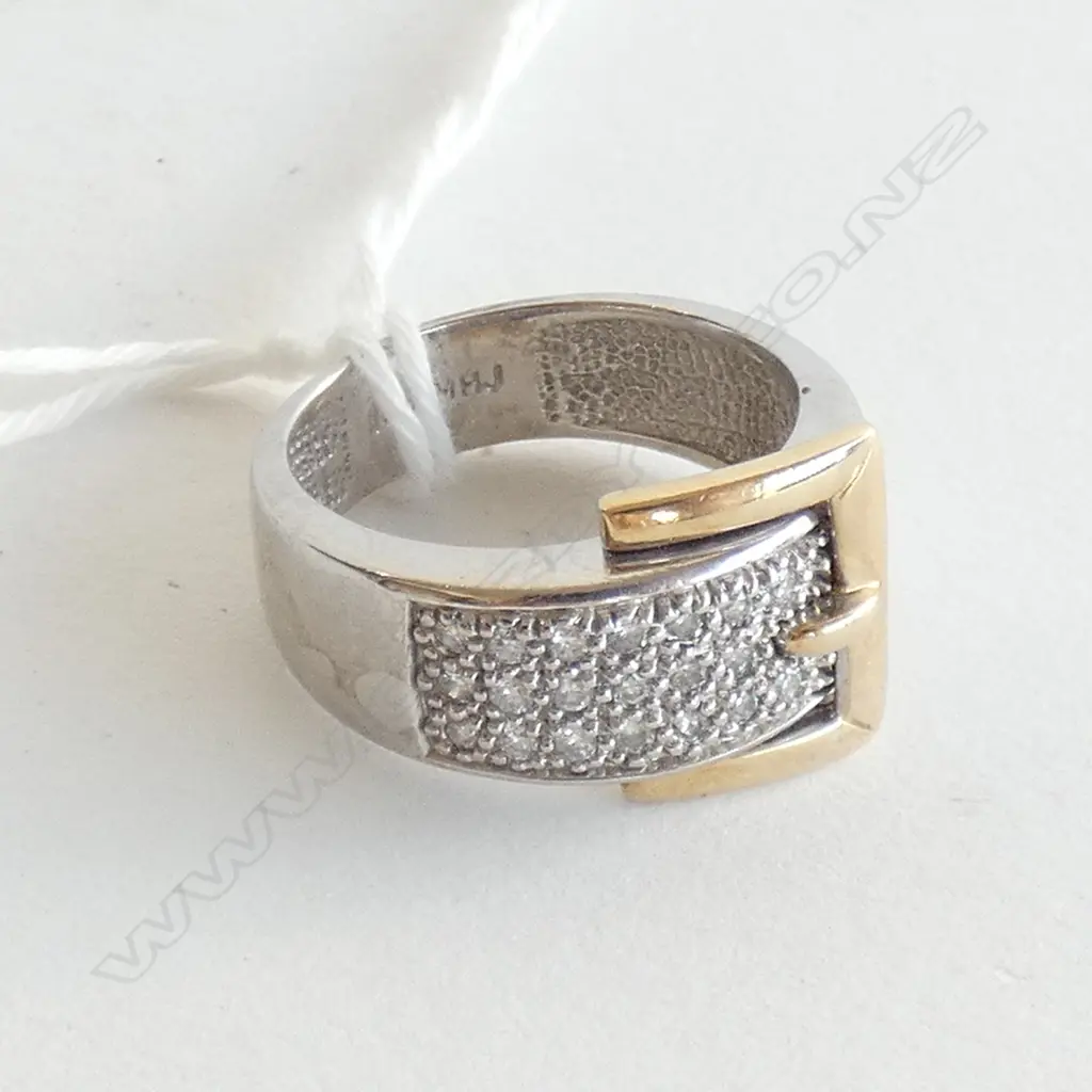10CT WHITE GOLD DIAMOND SET BUCKLE RING (VAL) Image 1++