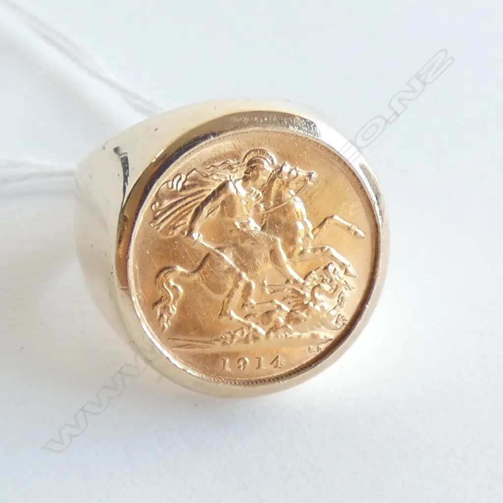 9CT GOLD MOUNTED 22CT GOLD HALF SOVEREIGN RING (VAL) Image 1++