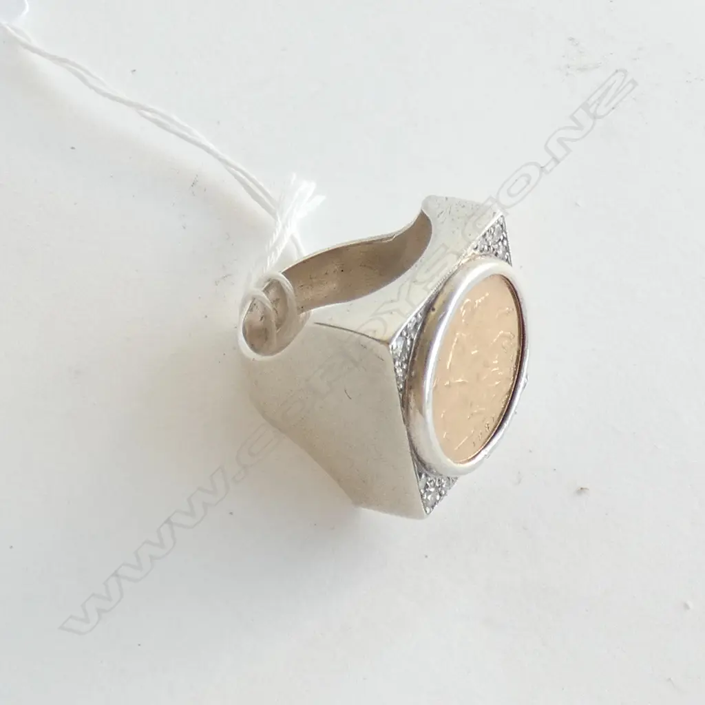 22CT GOLD FULL SOVEREIGN IN SILVER AND DIAMOND SET MOUNT (VAL) Image 1++