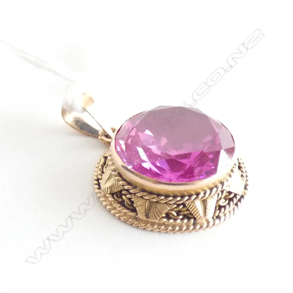 14CT GOLD VIBRANT PINK STONE PENDANT Image 1++