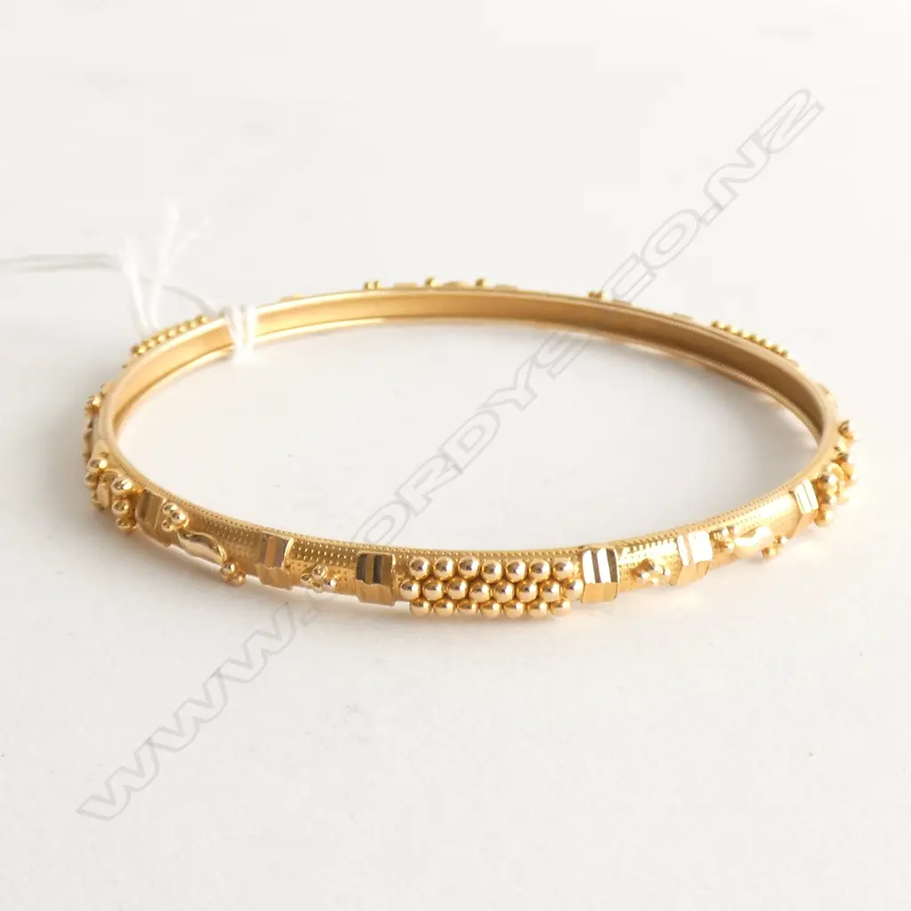 22CT GOLD BANGLE (VAL)  9.4 gms Image 1++