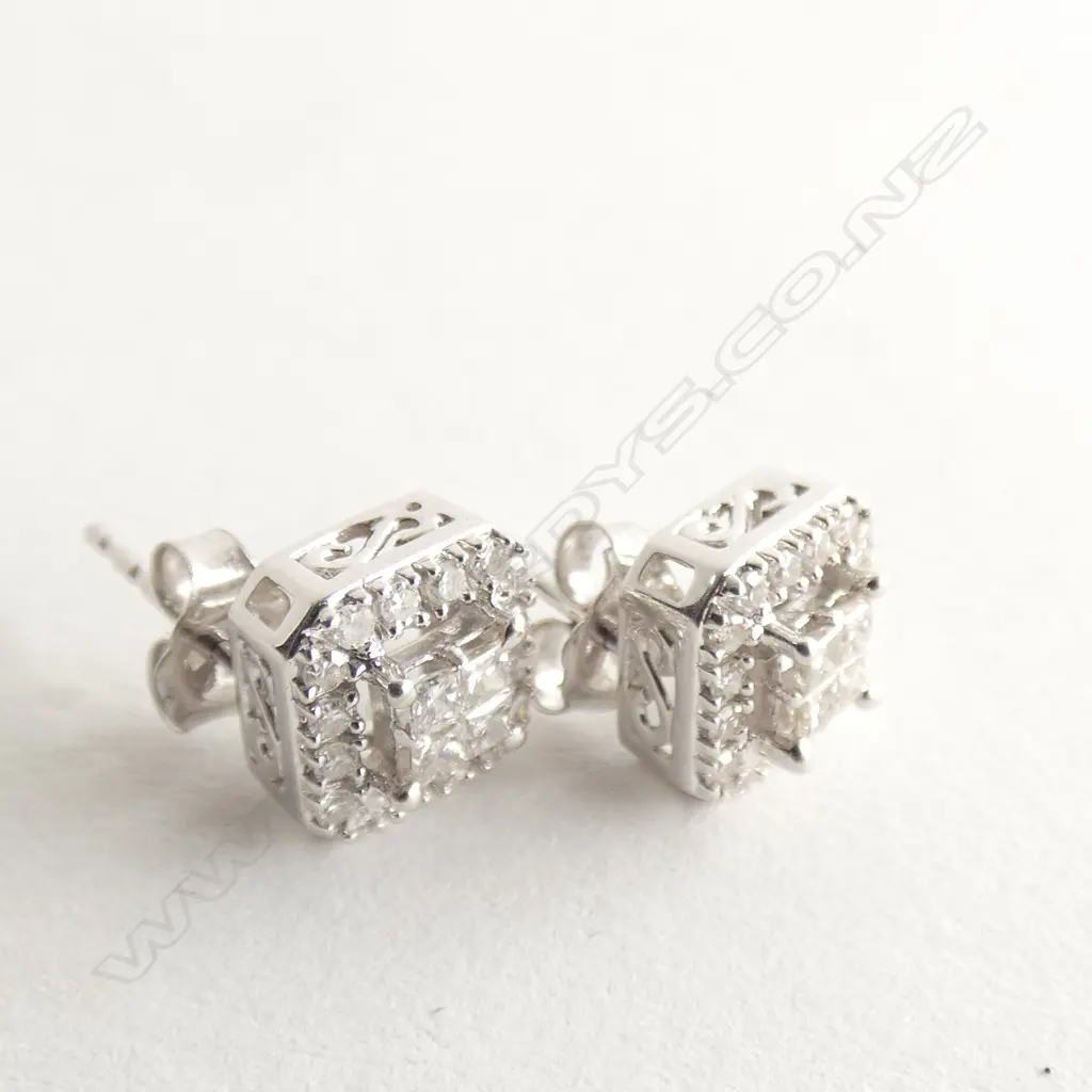 PAIR 10CT WHITE GOLD AND DIAMOND EARRINGS (VAL) Image 1++