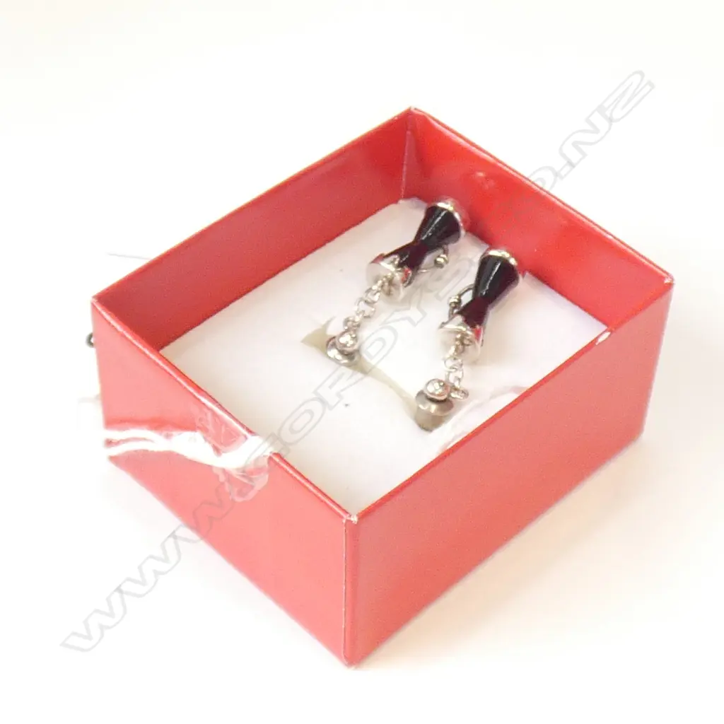 BLACK CORAL & SILVER DROP EARRINGS  Image 1++