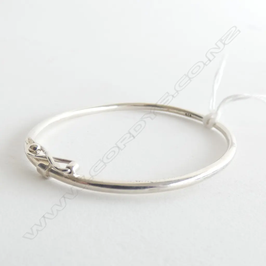 CHILDS  SILVER BANGLE WITH SAFETY CLASP Image 1++