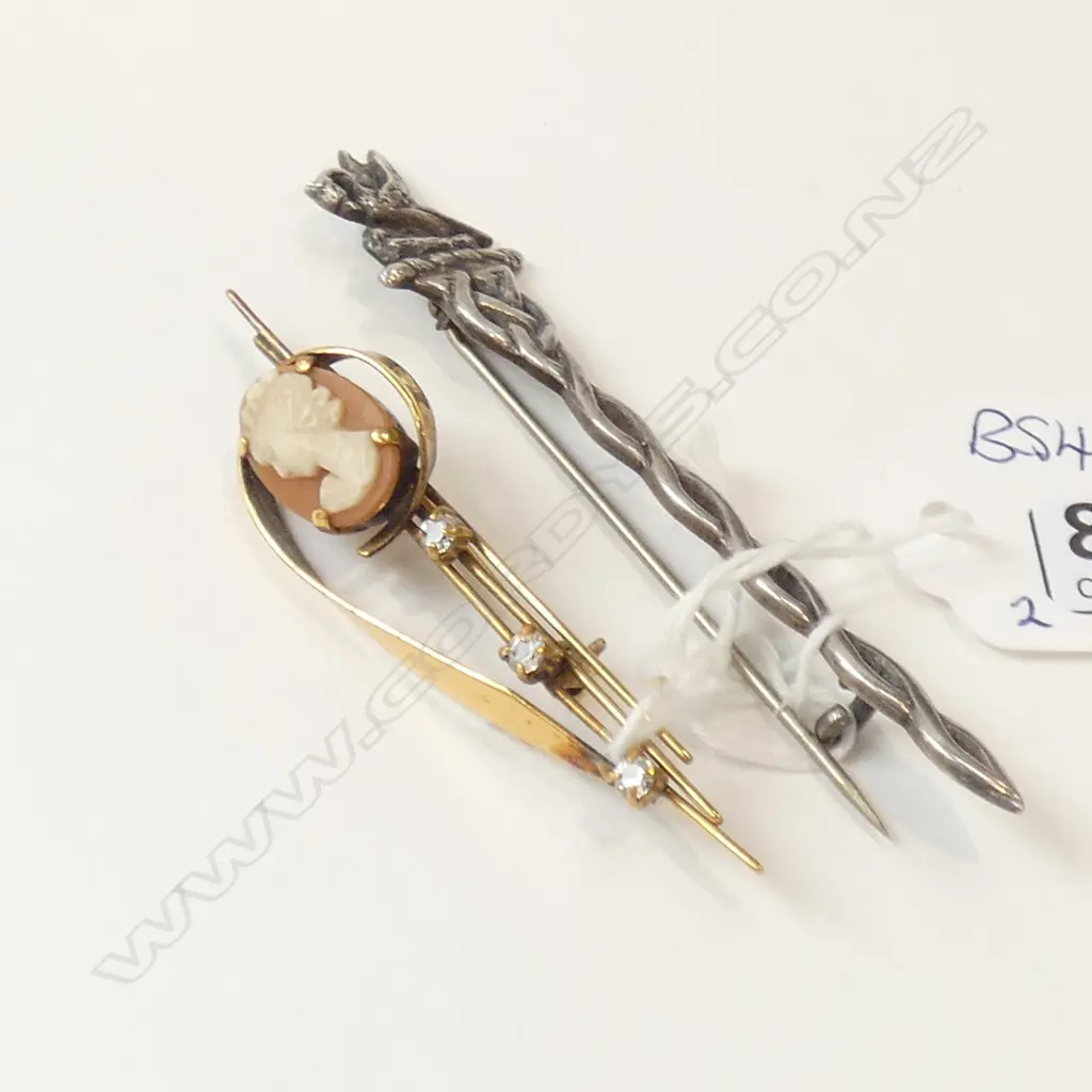 SILVER BROOCH AND CAMEO BROOCH Image 1++