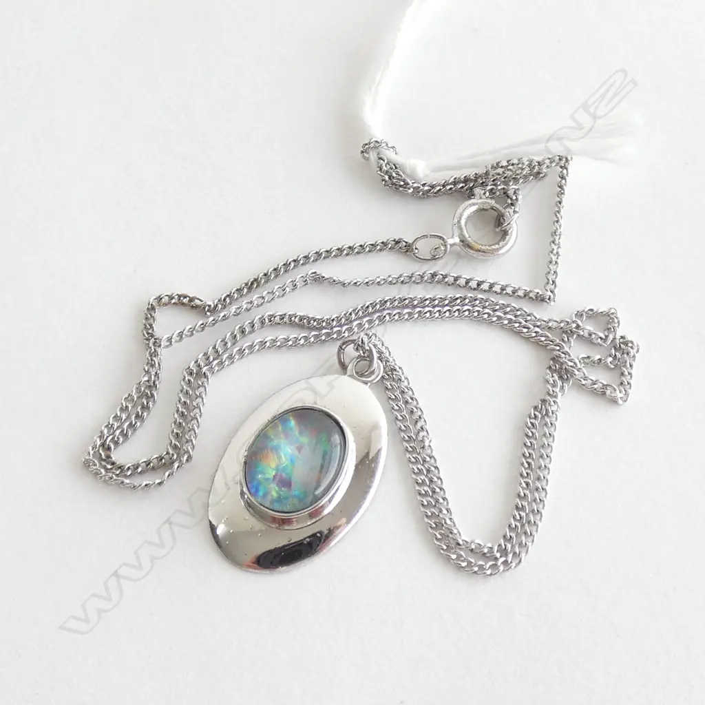 TRIPLEX OPAL ON PLATED CHAIN NECKLACE Image 1++