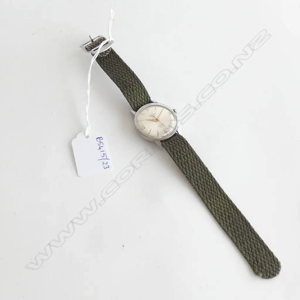 VINTAGE GENTS 'MASCOT' WRIST WATCH  Image 1++