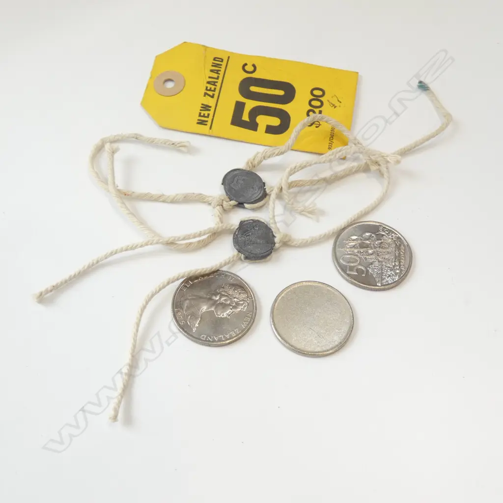 EXTREMELY RARE BLANK NZ 50C COIN + 2 CORRECT COINS + 2 MIS STRIKE COINS Image 1++