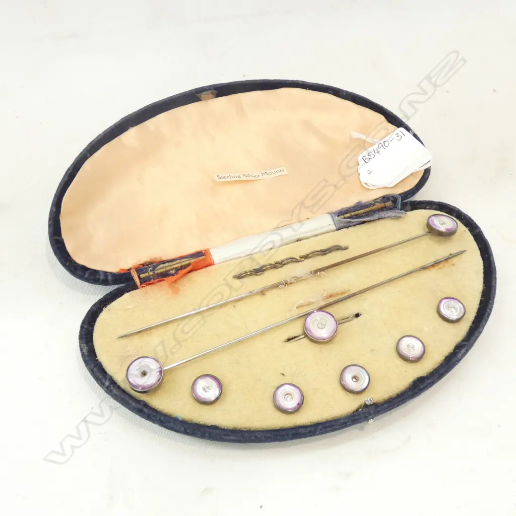 VINTAGE CASED STG SILVER BUTTON MOUNTS WITH NEEDLES  Image 1++