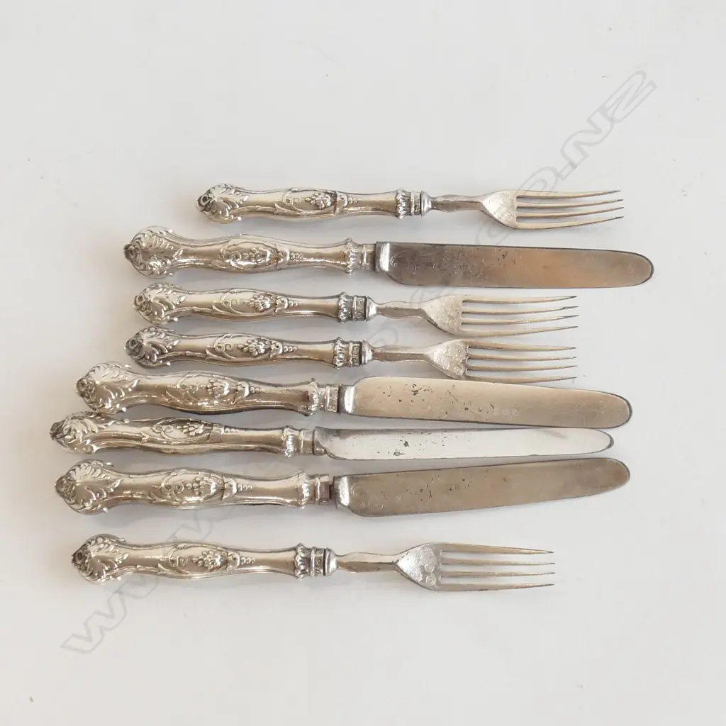 8 GEORGIAN STG SILVER & STAINLESS KNIVES & FORKS (4 EACH) Image 1++
