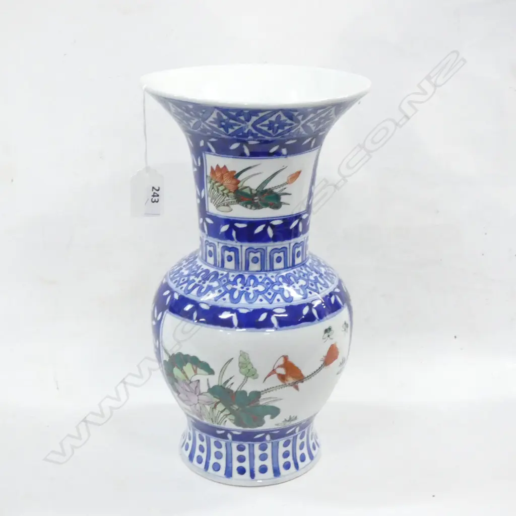 LARGE CHINESE B/W VASE H.300mm Image 1++