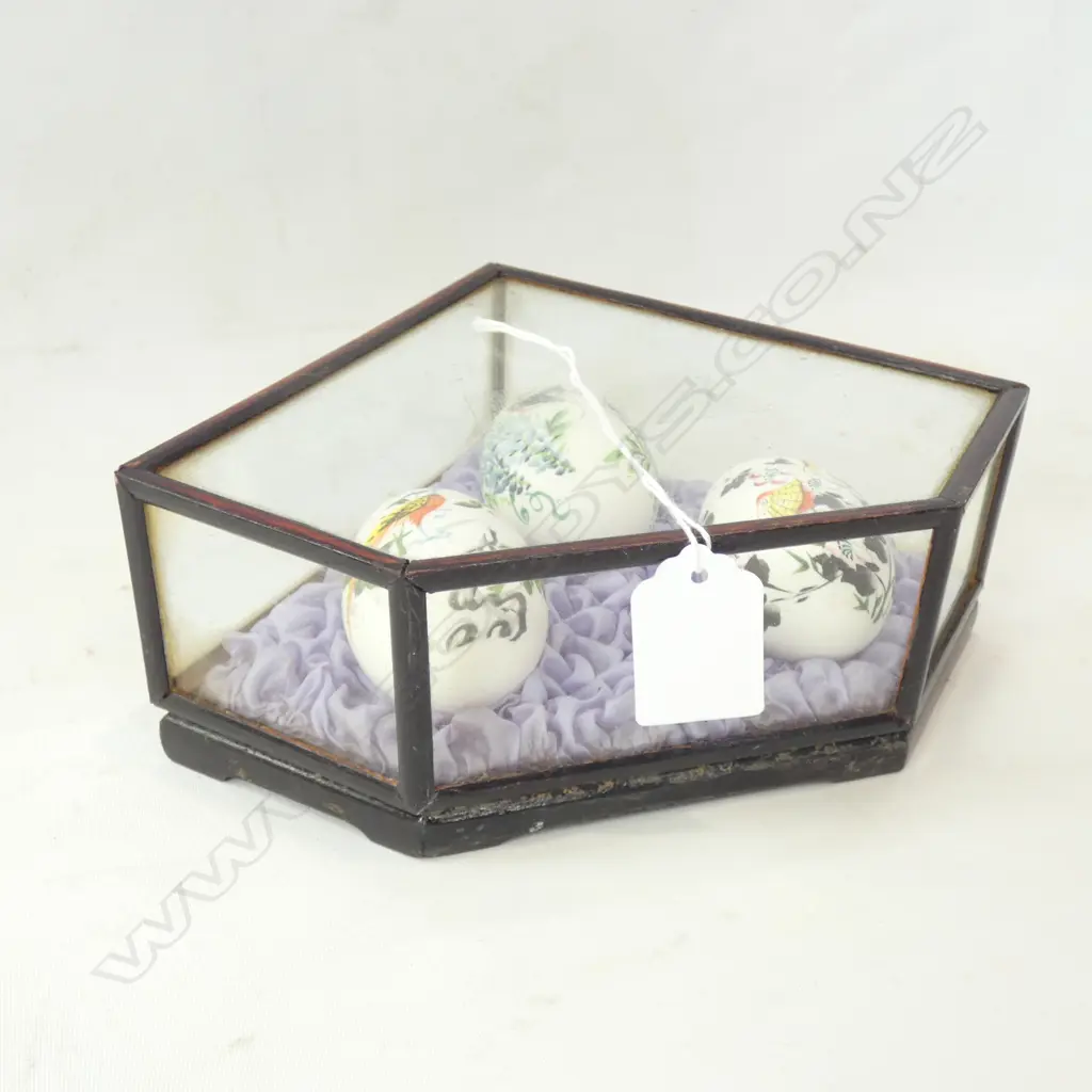 3 PAINTED ORIENTAL EGGS IN CASE H.145mm Image 1++
