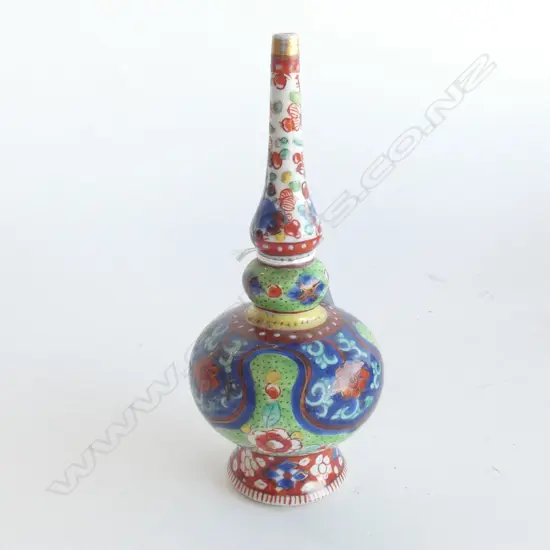 CHINESE IMARI GOURD BOTTLE VASE  (repaired)