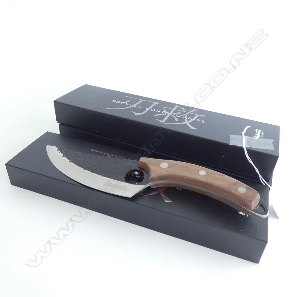 3 'HUSK' JAPANESE KNIVES IN BOX  Image 1++