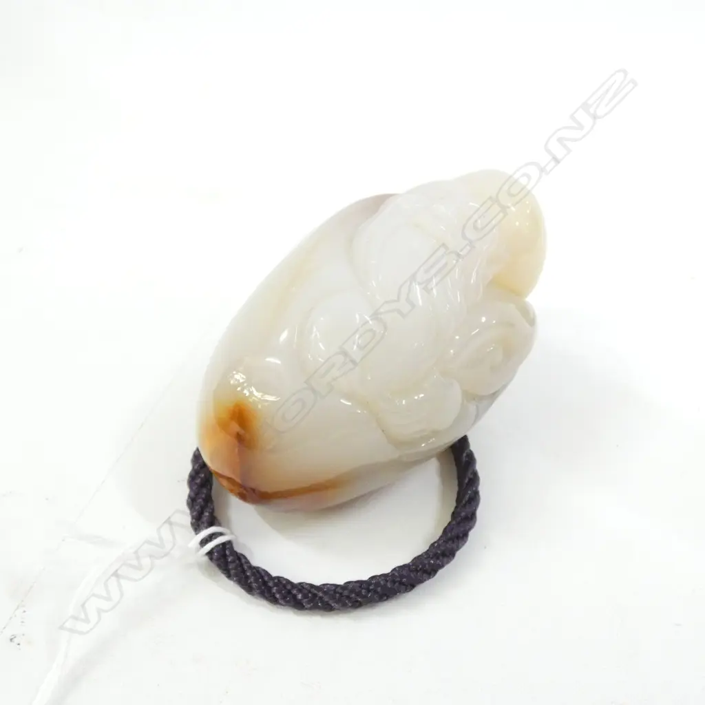 LGE PALE AGATE HANDLING PIECE OLD MAN L.88mm Image 1++