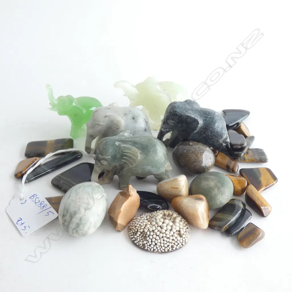 5 JADE & JADITE ELEPHANTS + POLISHED TIGERS EYE / STONE EGGS Image 1++