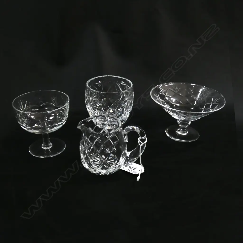 4 SMALL  PIECES CRYSTAL BOWLS JUGS  ETC  Image 1++