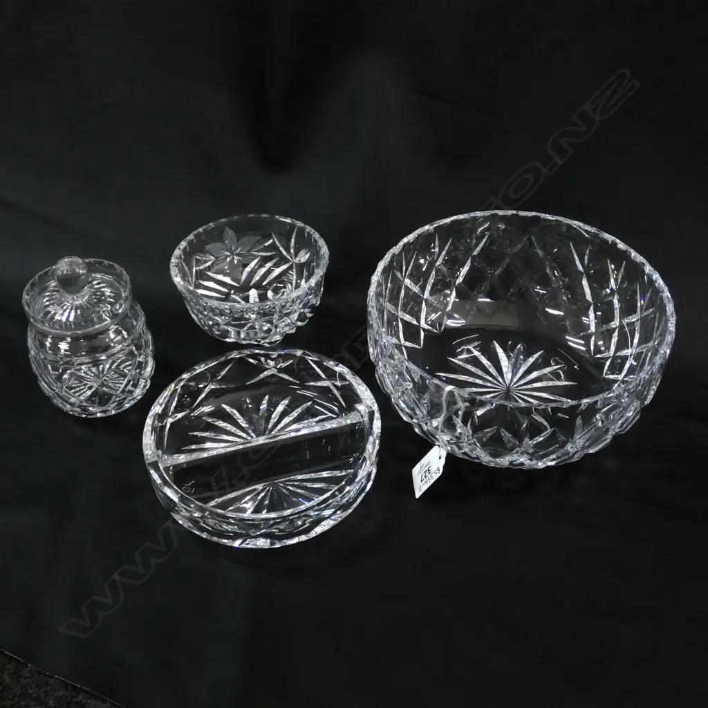 4 PIECES CRYSTAL BOWLS ETC  Image 1++