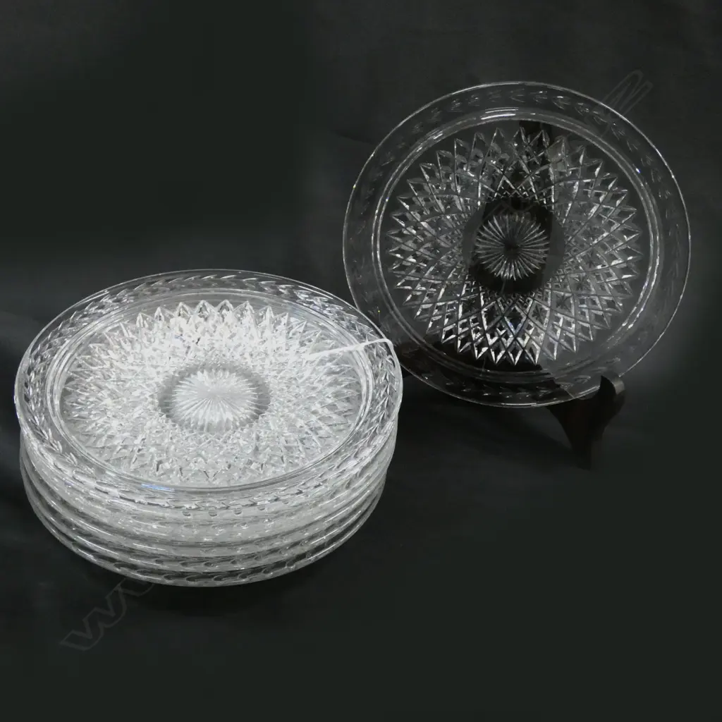 8 CRYSTAL LUNCH PLATES  Image 1++
