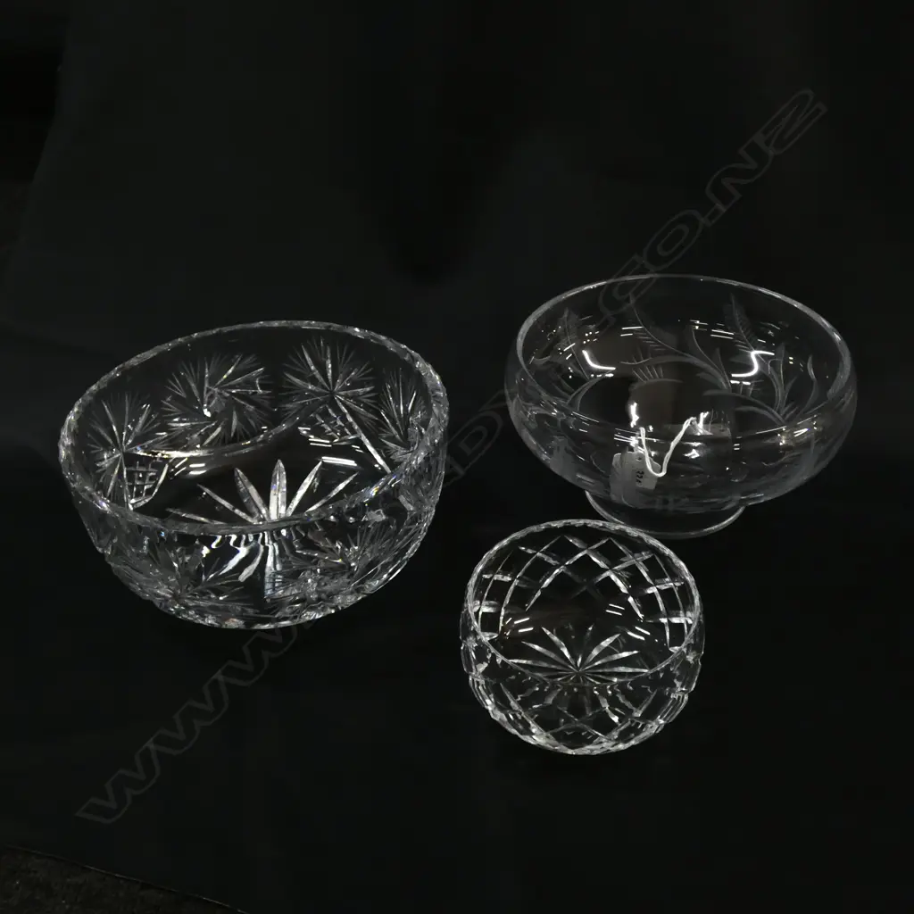 3 CRYSTAL BOWLS  Image 1++