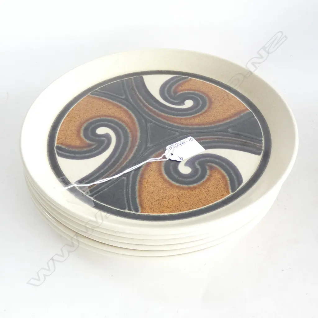 SIX CROWN LYNN POLYNESIA DINNER PLATES DIA 265MM) (AS NEW) Image 1++