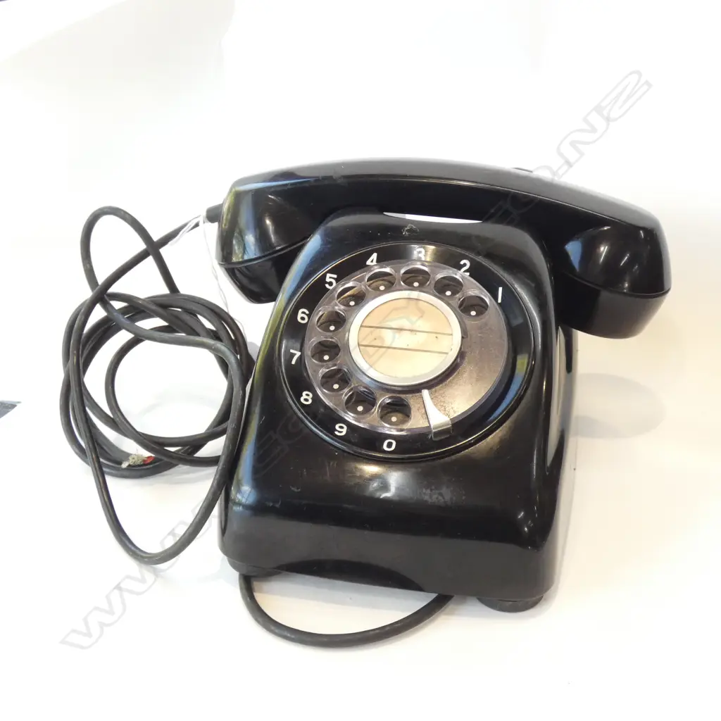 VINTAGE ROTARY TELEPHONE BLACK Image 1++