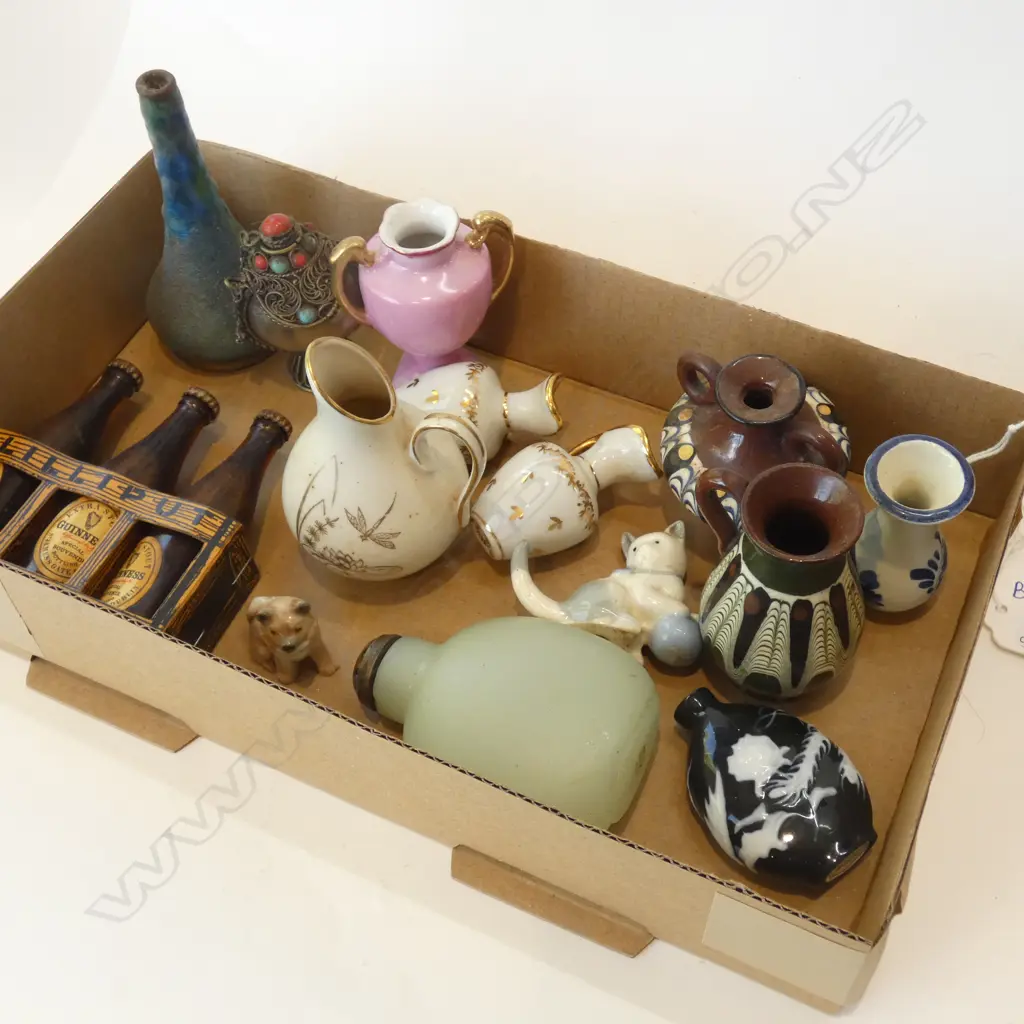 BOX LOT MINIATURES & SNUFF BOTTLES ETC Image 1++