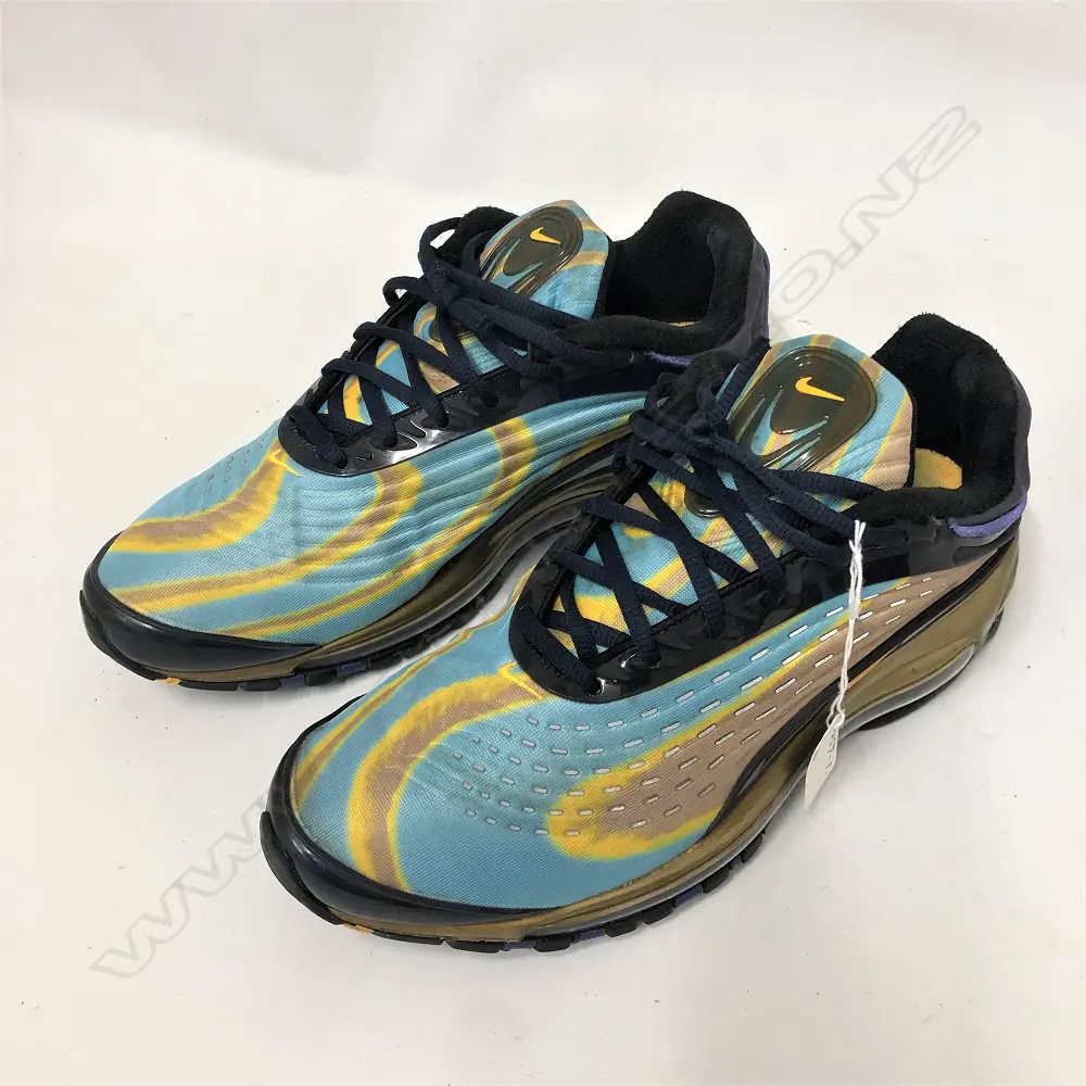 AS NEW NIKE AIR MAX DELUXE TRAINERS Image 1++