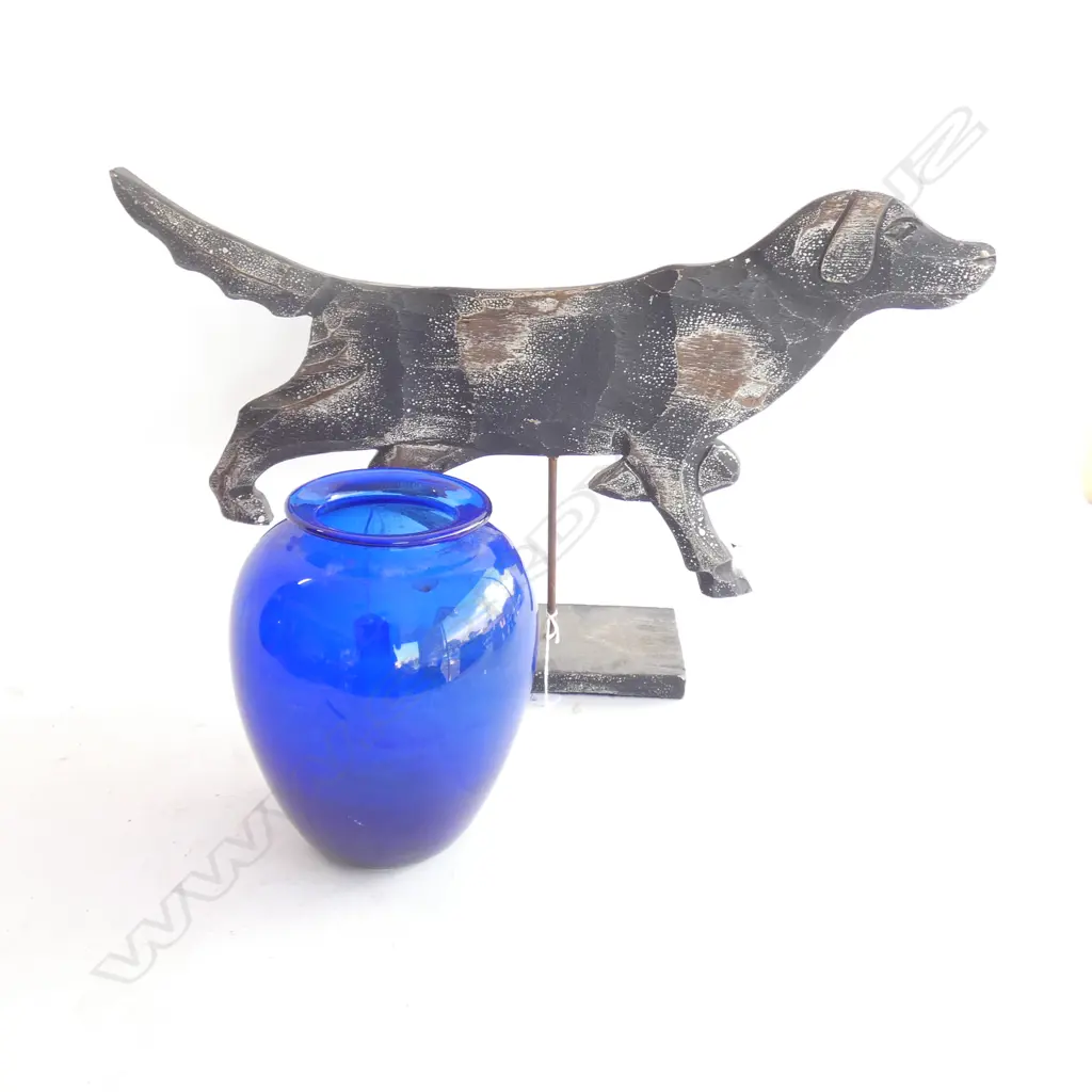 BLUE ART GLASS VASE + DECORATIVE WOODEN DOG ON STAND L.535mm Image 1++