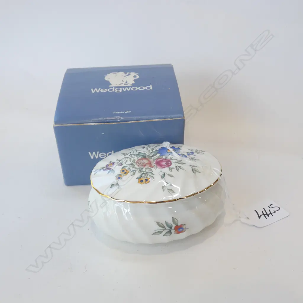WEDGWOOD AVESBURY LIDDED DISH - IN ORIGINAL BOX  L 105MM + PORCELAIN DOLL Image 1++