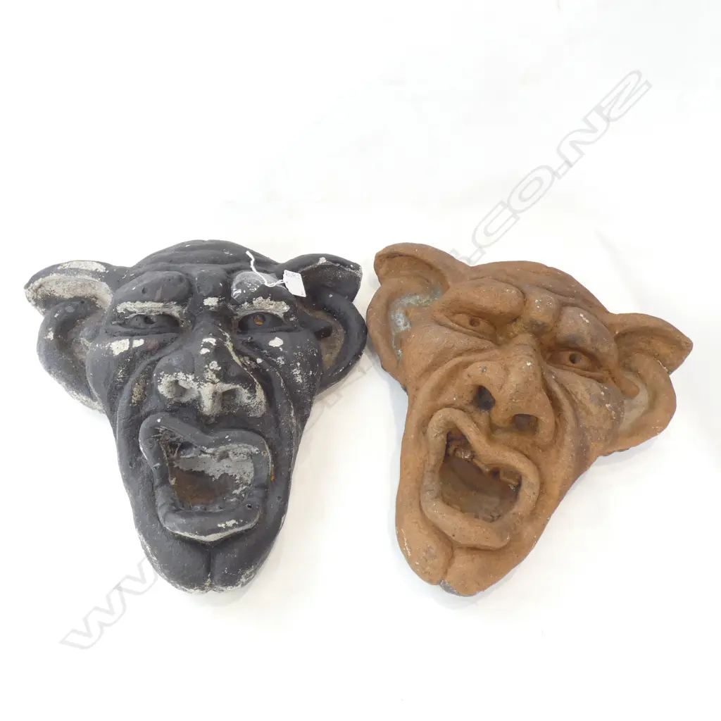 2 CONCRETE GARGOYLE FACES H.340mm Image 1++