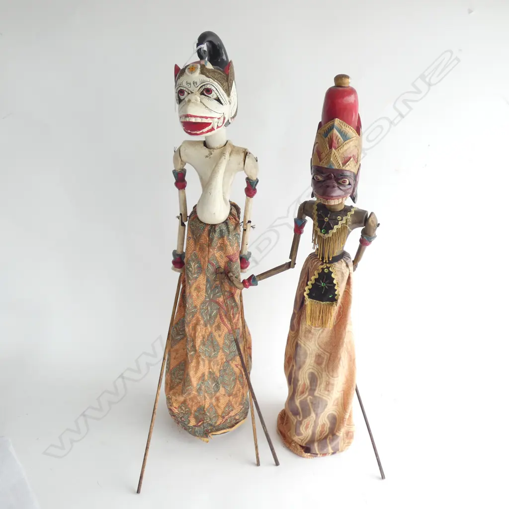 2 INDONESIAN WOODEN PUPPETS H.730mm Image 1++