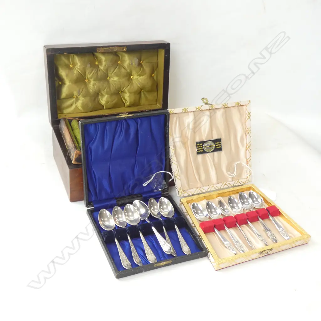 OLD WOODEN JEWELLERY BOX ( 210 X 135MM) + 2 BOXED SETS SPOONS Image 1++