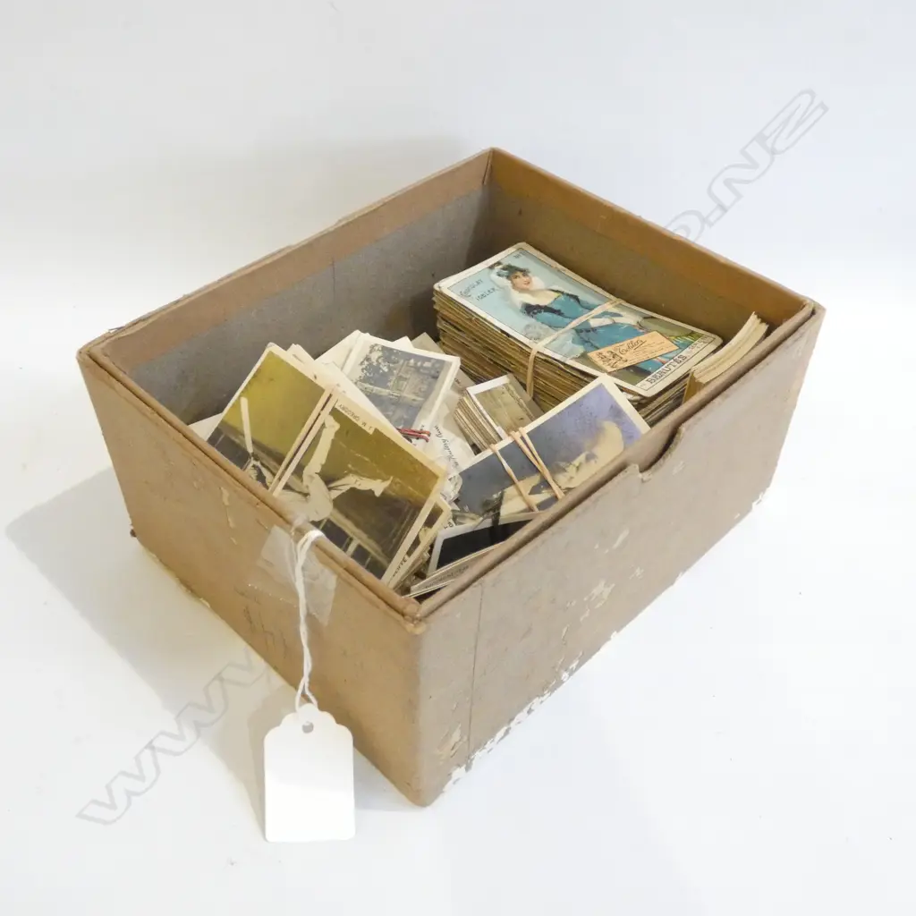 BOX LOT CIGARETTE CARDS  Image 1++