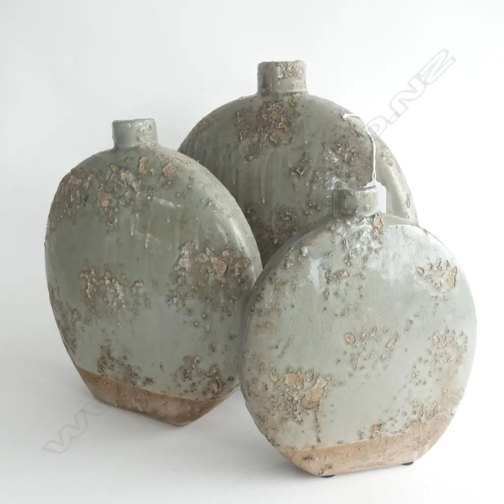 3 GRADUATING CERAMIC VASES H.365mm Image 1++