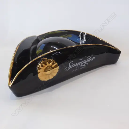LG ENGLISH PUB BLACK  'NAPOLEON'S HAT' ASHTRAY DIA 225MM