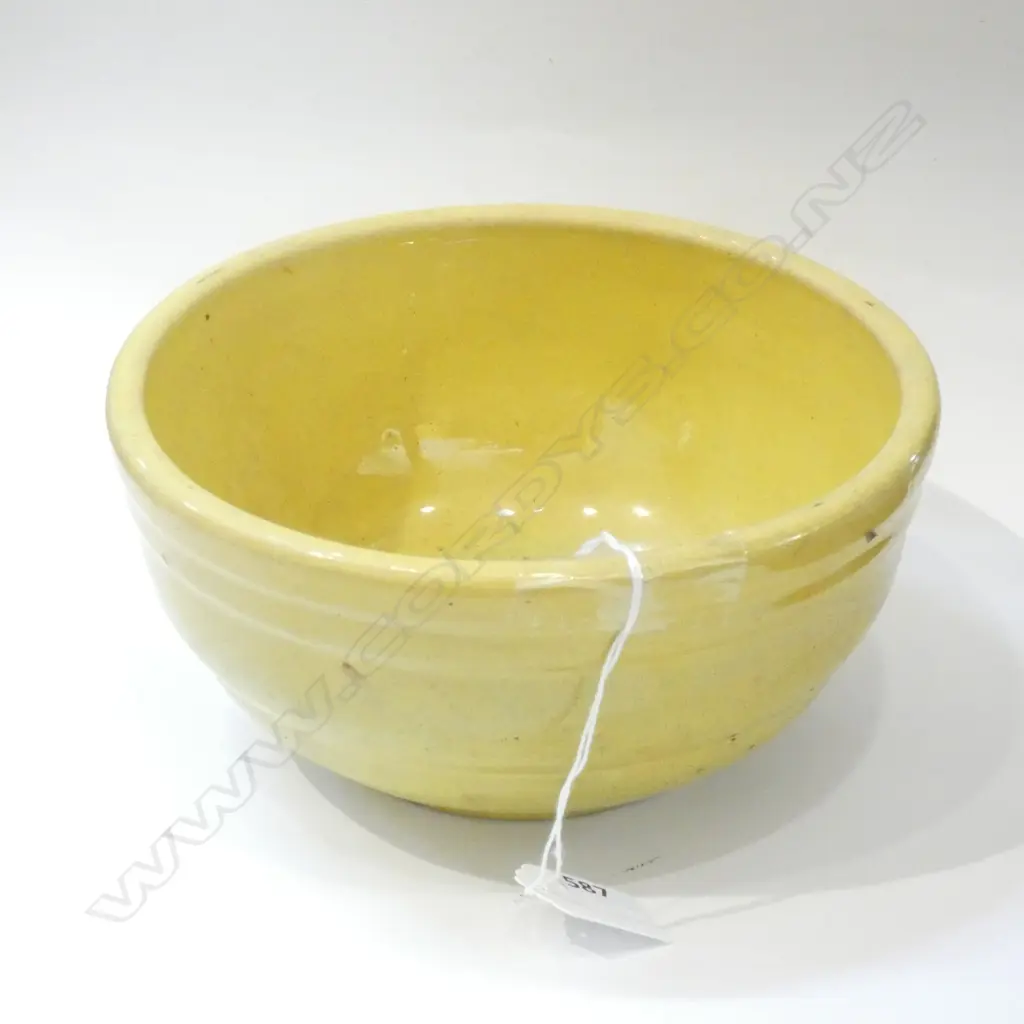 VINTAGE YELLOW CERAMIC BOWL 195mm dia Image 1++