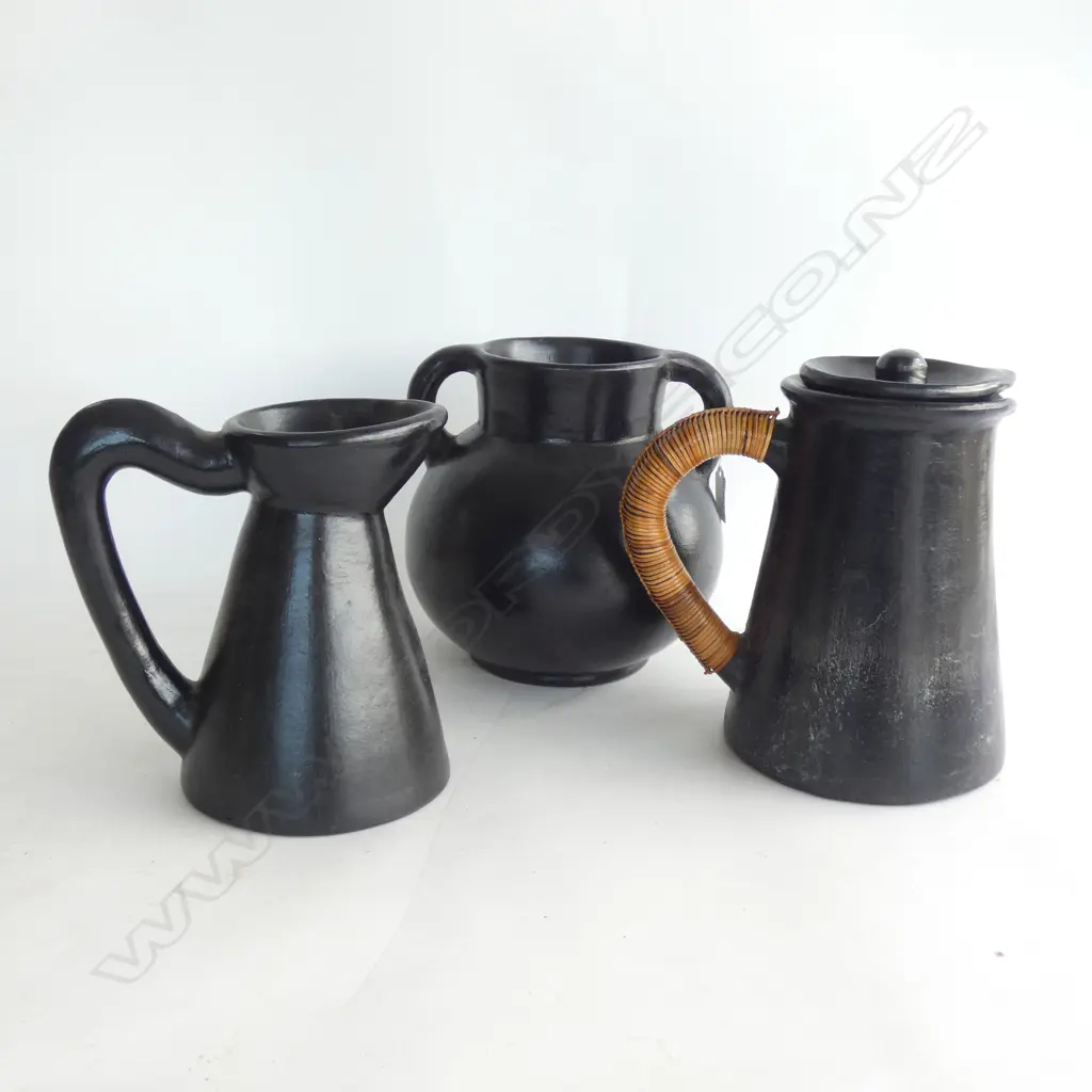 3 DECORATIVE CERAMIC PCES; 2 JUGS & VASE H.200mm Image 1++