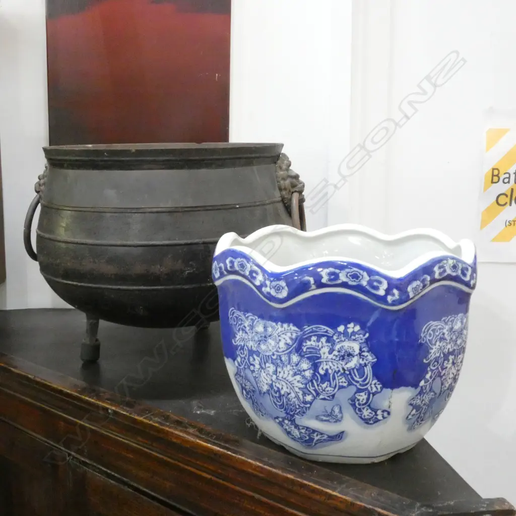 VINTAGE COAL BUCKET & B/W JARDINERE 250mm dia Image 1++