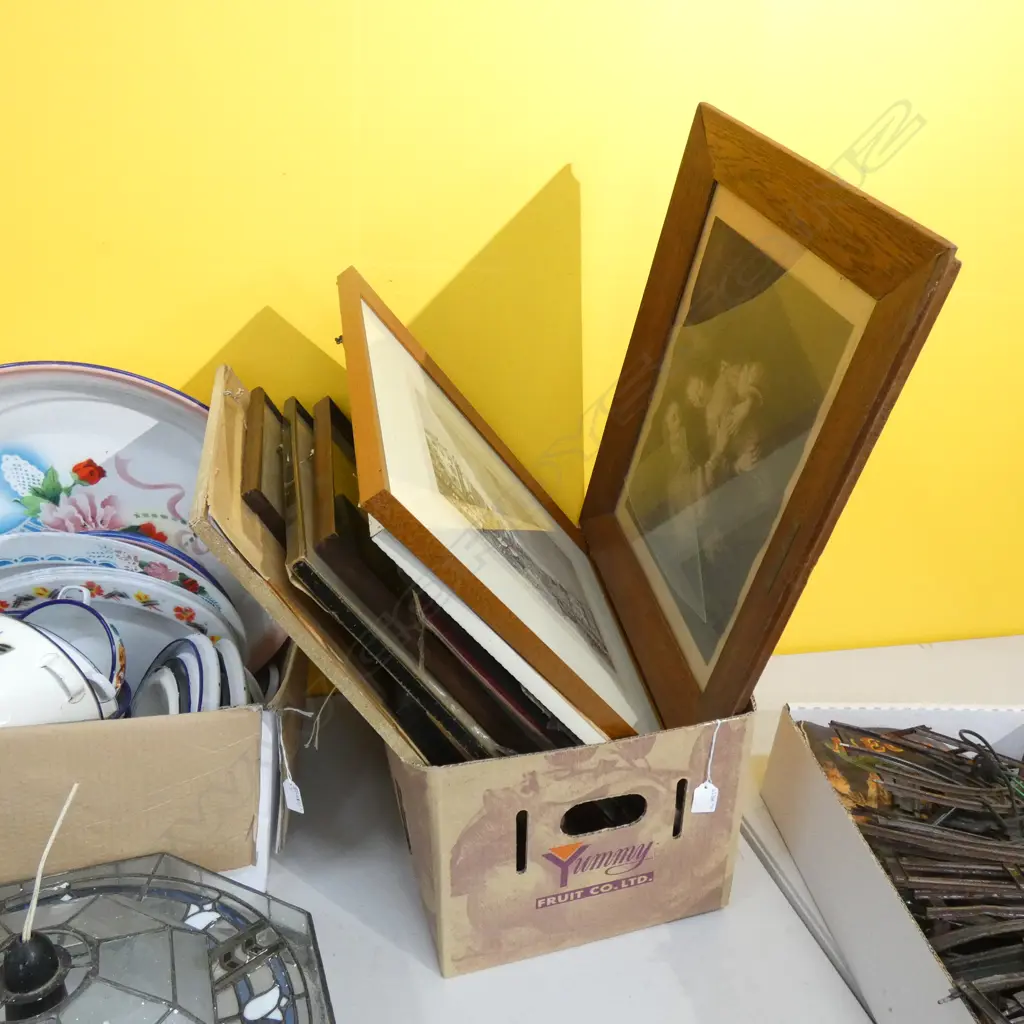BOX LOT PRINTS & ARTWORKS Image 1++