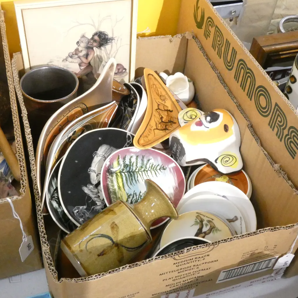 GOOD BOX LOT AUSTRALIAN COLLECTABLE PLATES/ DISHES  ETC; BROWNIE DOWNING / STUDIO ANNA ETC.. Image 1++