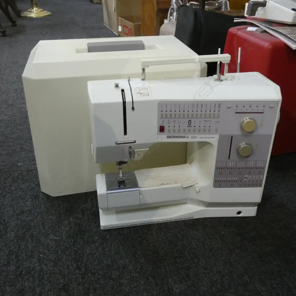 BERNINA SEWING MACHINE Image 1++