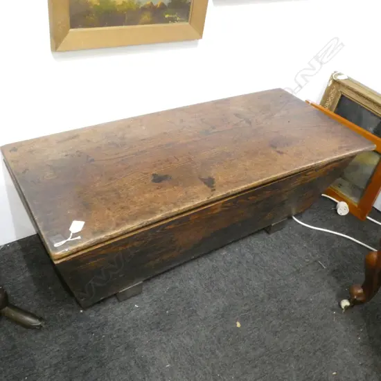 GEORGE III ELM LIDDED DOUGH BIN L.1050mm