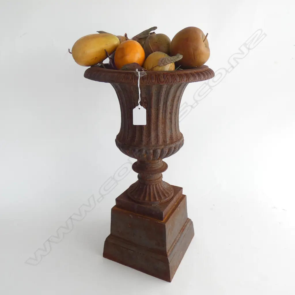 VINTAGE CAST IRON CLASSICAL URN ON PLINTH. H.495 Image 1++