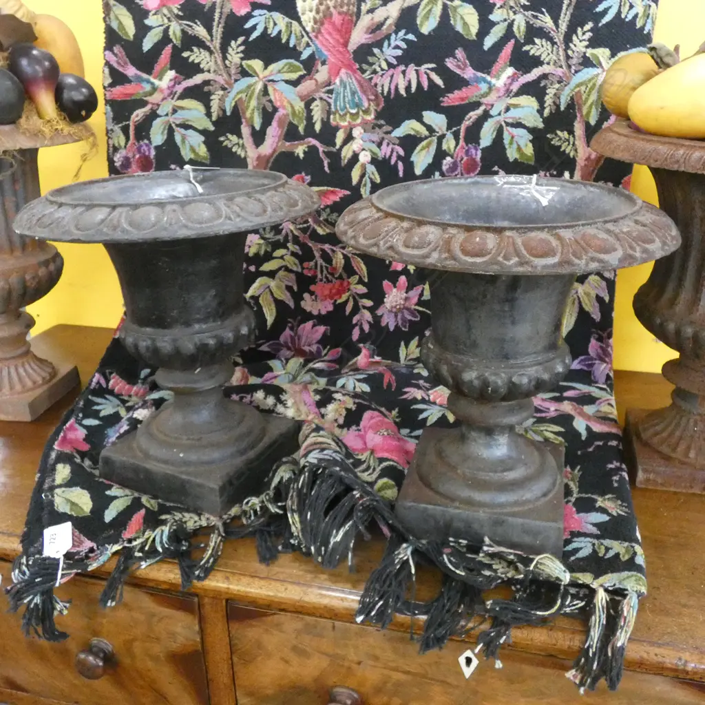 2 CAST IRON GARDEN URNS H.280 X 290MM  Image 1++