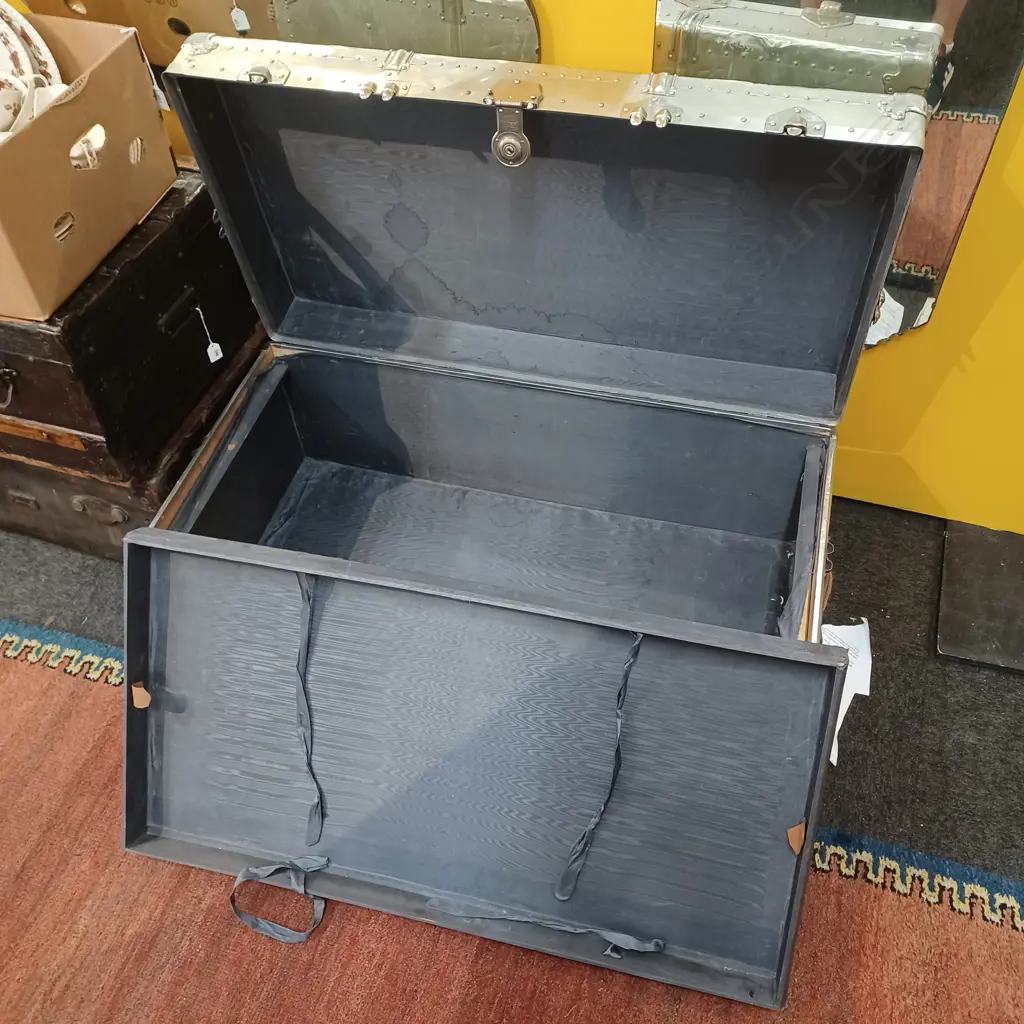 SILVER METAL STEAMER TRUNK L.1020mm Image 1++