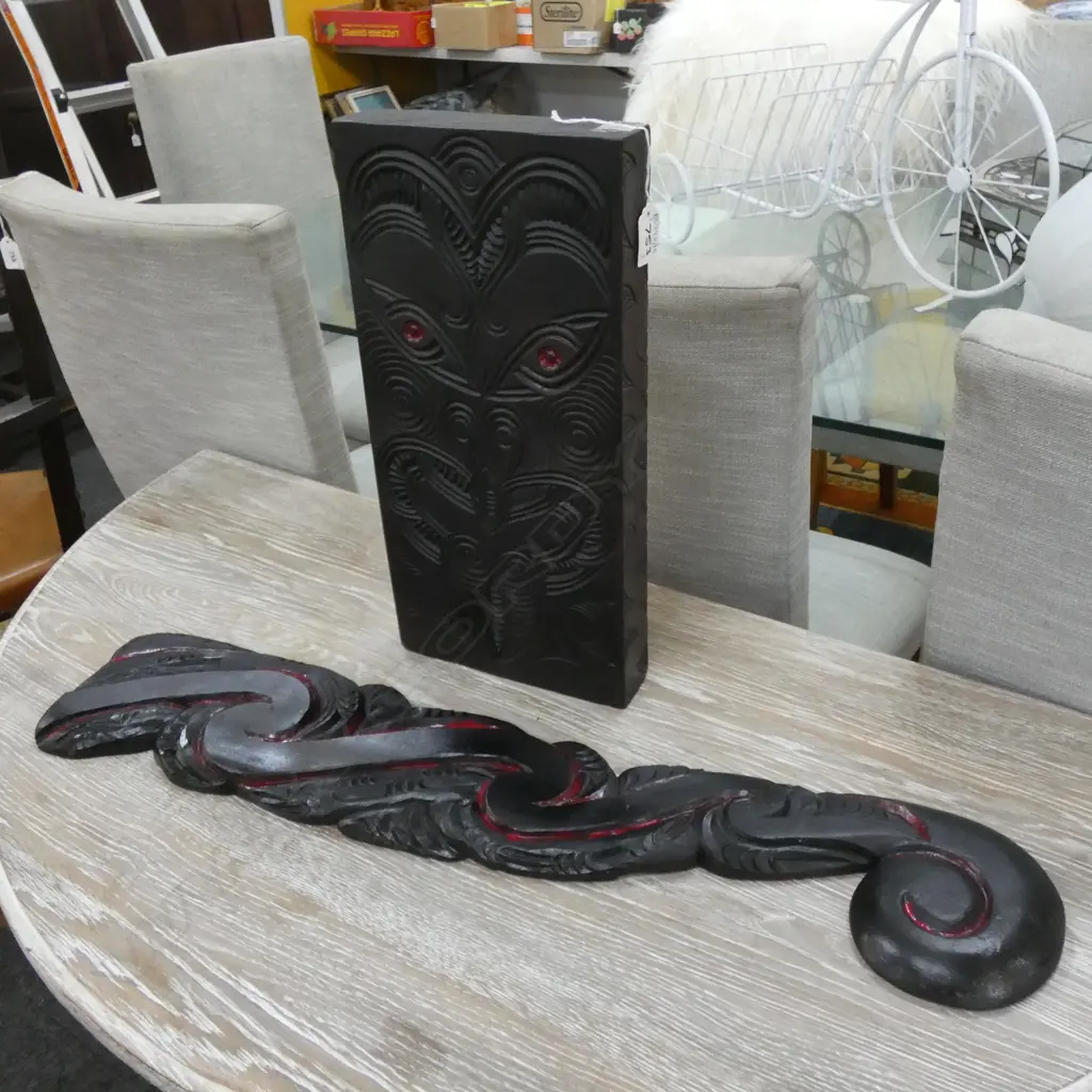 2 CARVED WOODEN MAORI PANELS L.710mm & SOLID KAURI BLOCK 410x200mm Image 1++
