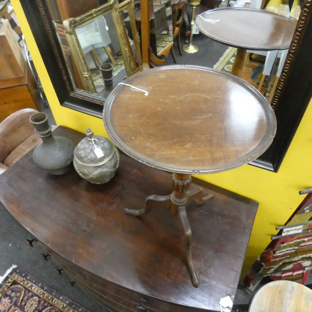 SMALL WINE TABLE  Image 1++